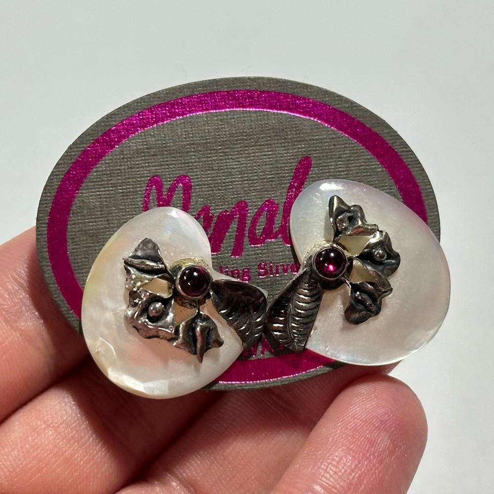 NWT Manali Hawaii Sterling MOP Garnet Shield Post Earrings Modernist Deadstock
